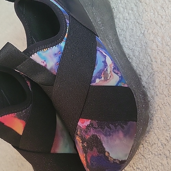 Steve Madden Kids Black/Multi Sneaker Size 13 - Picture 2 of 5